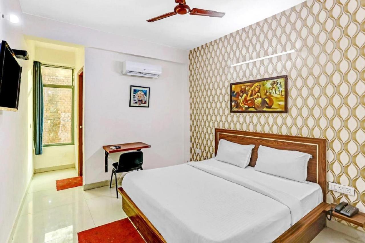 Hotel Noida Continental Exterior photo