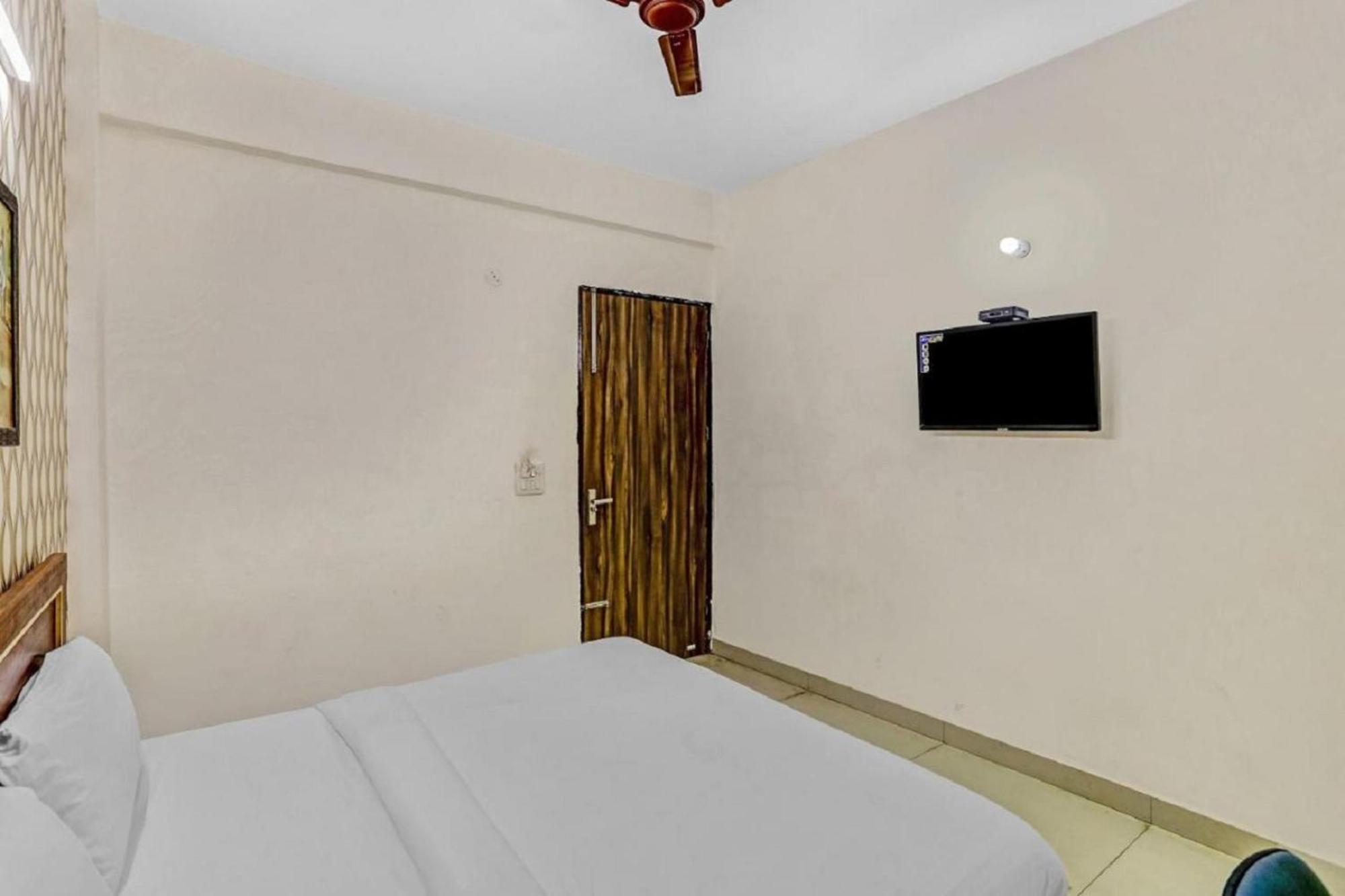 Hotel Noida Continental Exterior photo