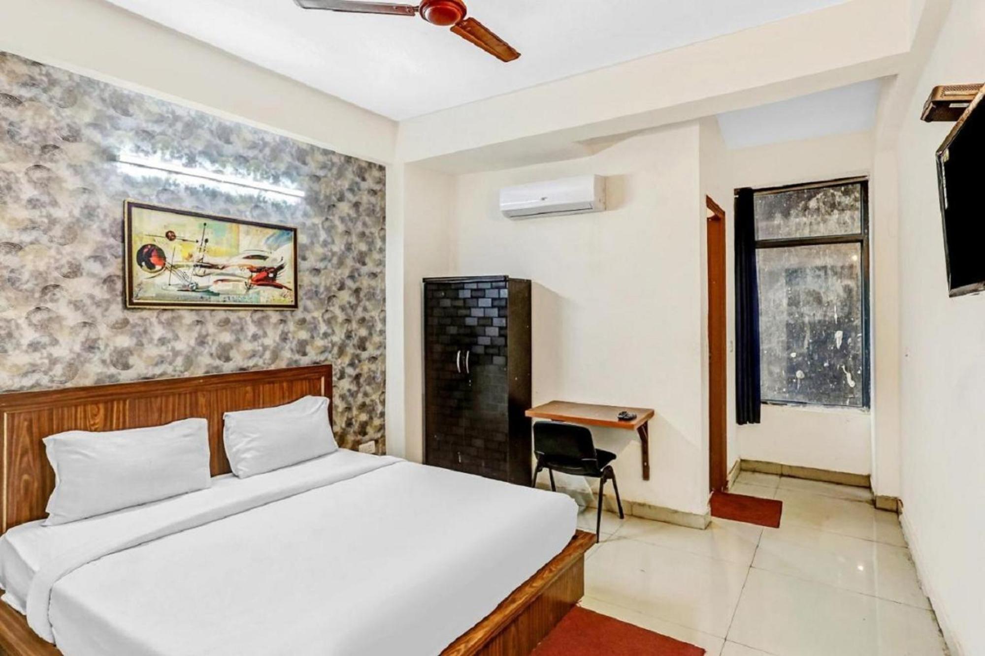 Hotel Noida Continental Exterior photo