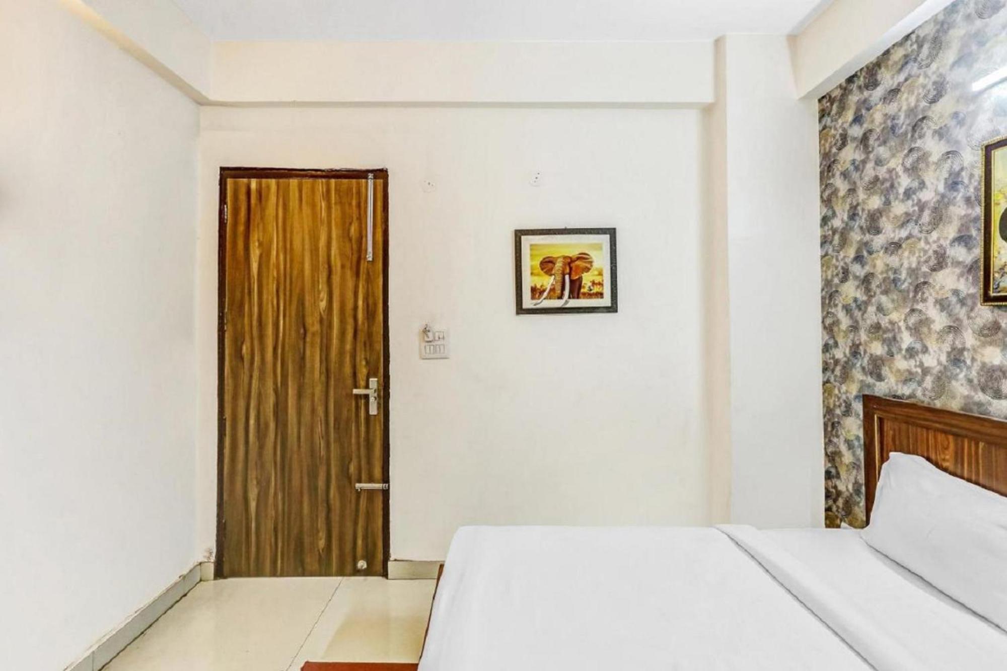 Hotel Noida Continental Exterior photo