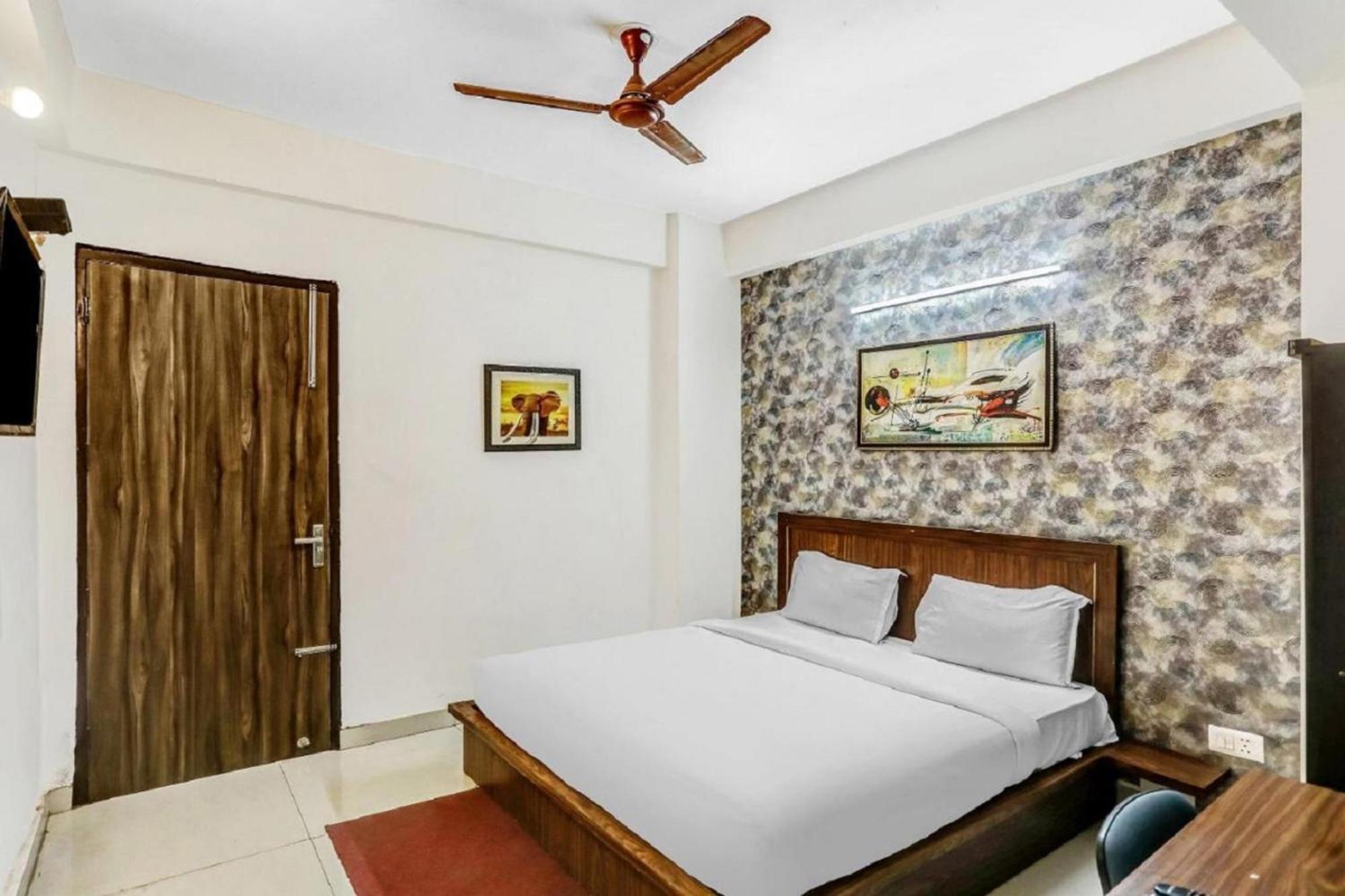 Hotel Noida Continental Exterior photo