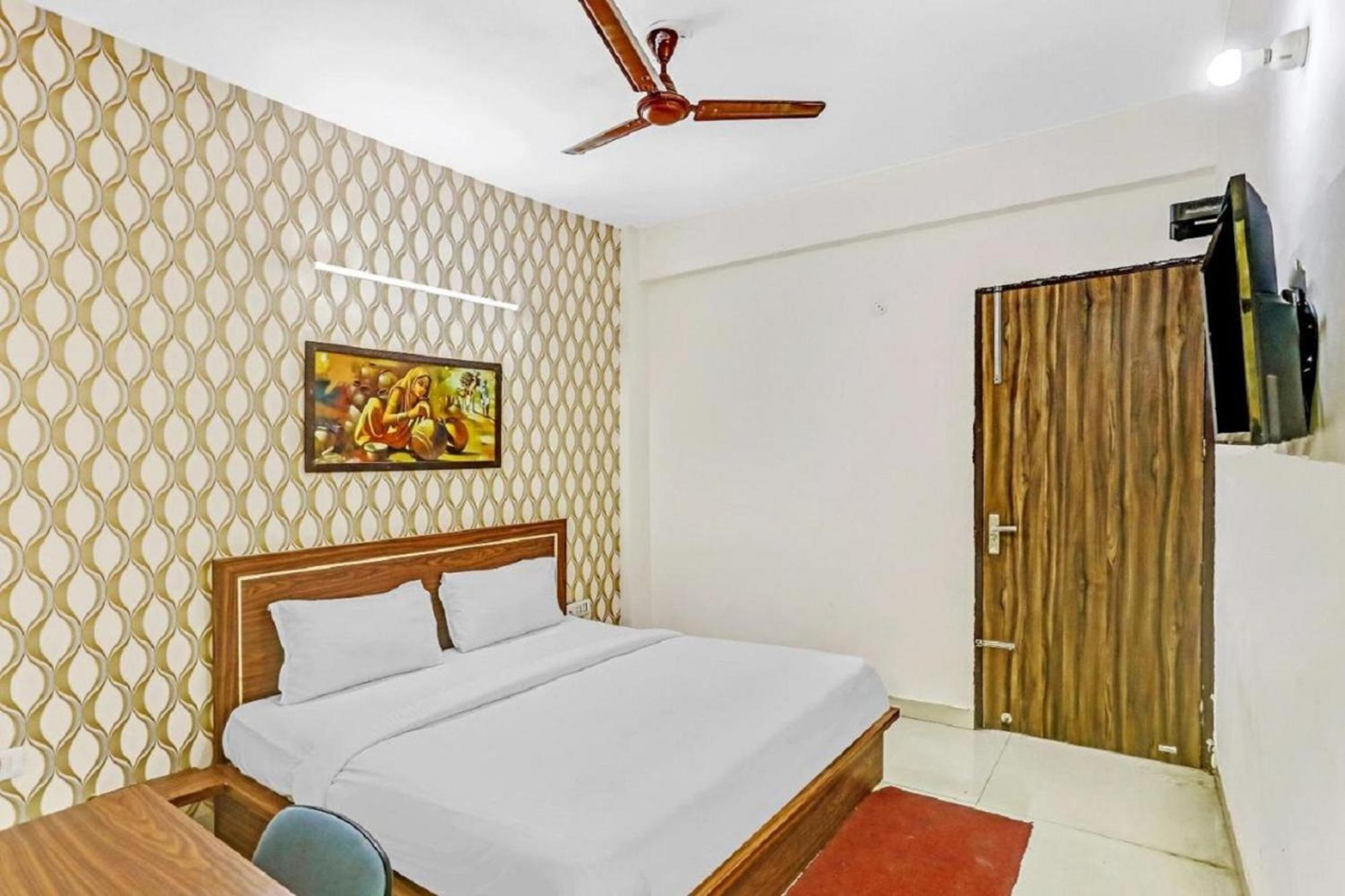 Hotel Noida Continental Exterior photo